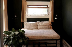 Charming Downtown Cottage with Parking & Full Kitchen
